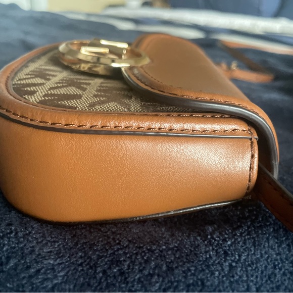 Michael Kors mini cross over bag - Picture 7 of 15